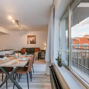 Huswell - Charming With Terrace Nearby The Apartment